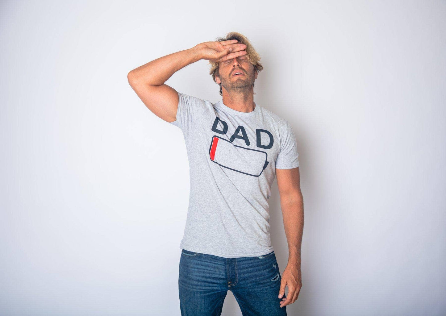 Low Battery Dad Funny Men’s Graphic T-Shirt – Father’s Day Gift Tee
